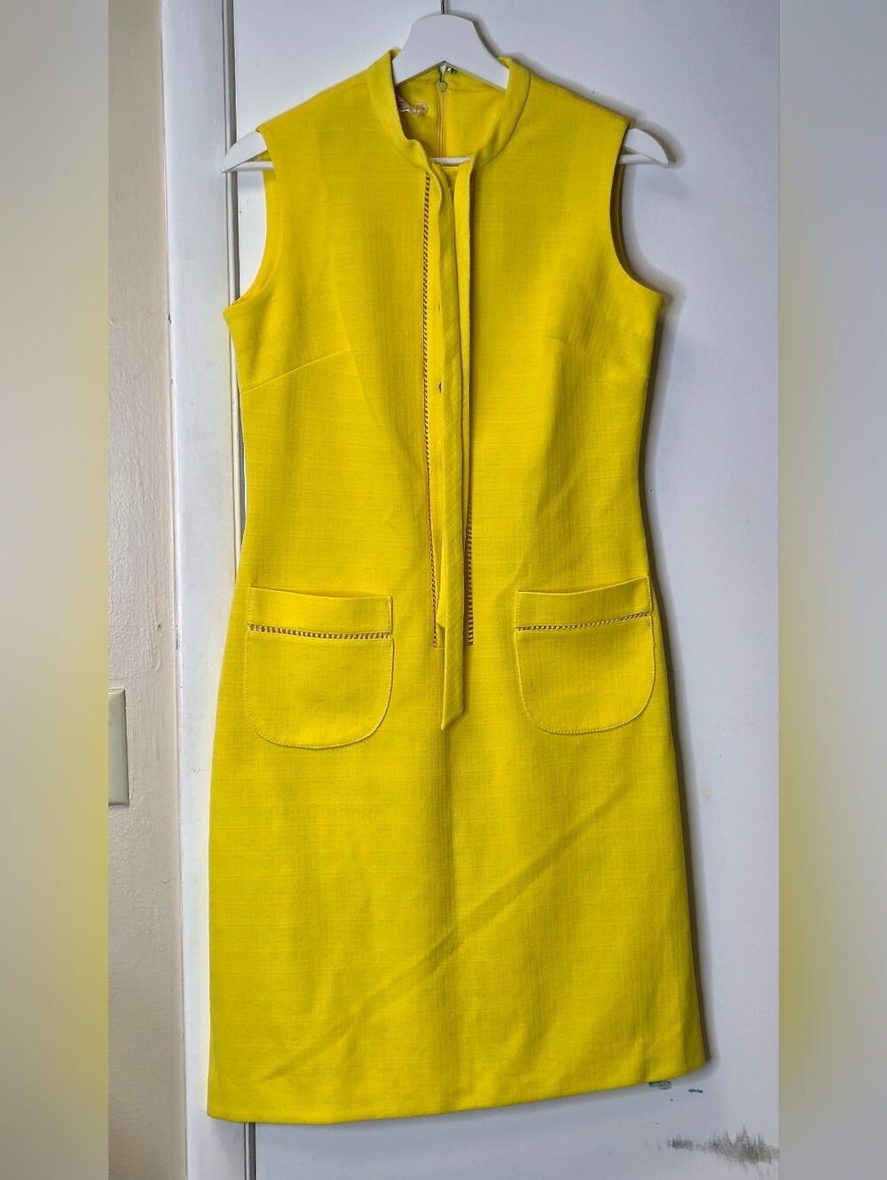 Kay Windsor Vintage Mod Yellow Sleeveless Shift Dress Bow Neck Size M - Picture 4 of 15